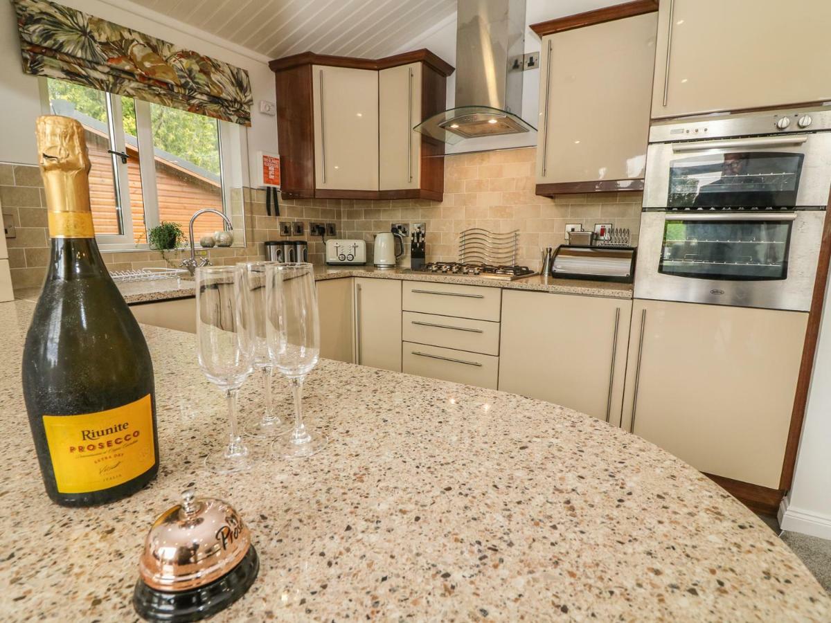 Bowness 66 Villa Windermere Bagian luar foto